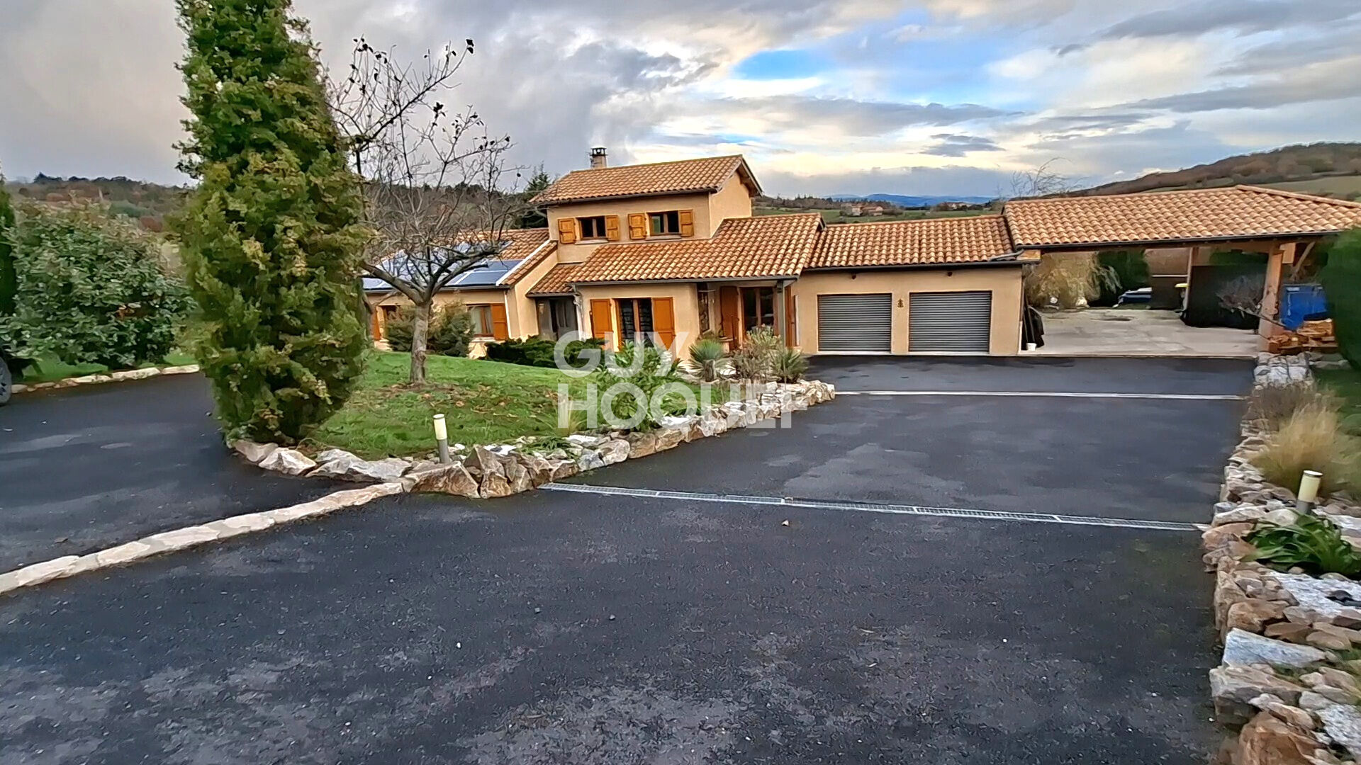 Maison plain pied de 130 m² et 120 m² de dépendances