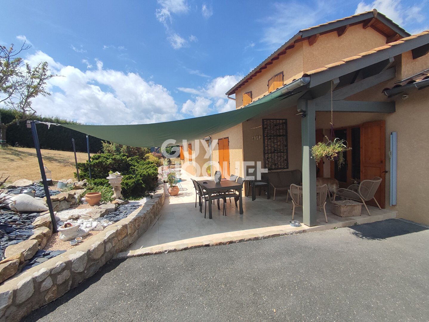 Maison plain pied de 130 m² et 120 m² de dépendances