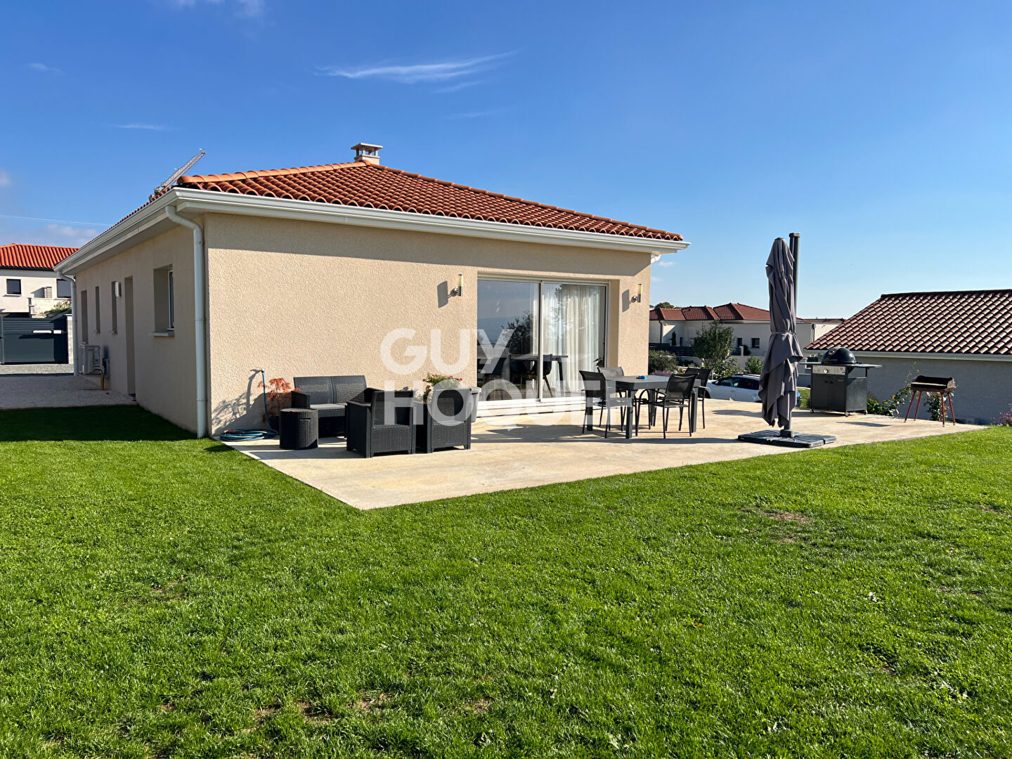 À VENDRE EN EXCLUSIVITÉ MAISON DE PLAIN-PIED AVEC VUE INCROYABLE SUR LES MONTS DU FOREZ