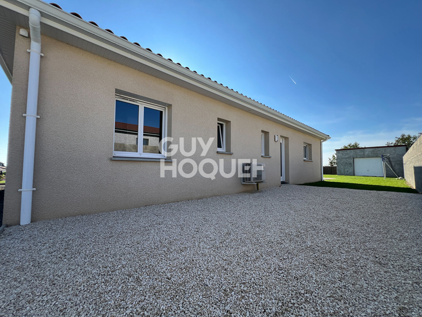 À VENDRE EN EXCLUSIVITÉ MAISON DE PLAIN-PIED AVEC VUE INCROYABLE SUR LES MONTS DU FOREZ