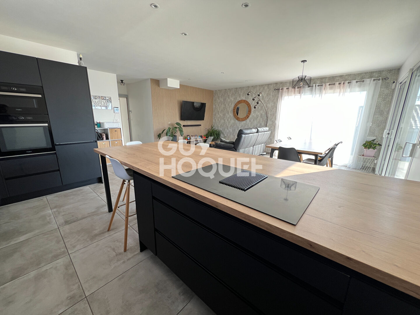 À VENDRE EN EXCLUSIVITÉ MAISON DE PLAIN-PIED AVEC VUE INCROYABLE SUR LES MONTS DU FOREZ