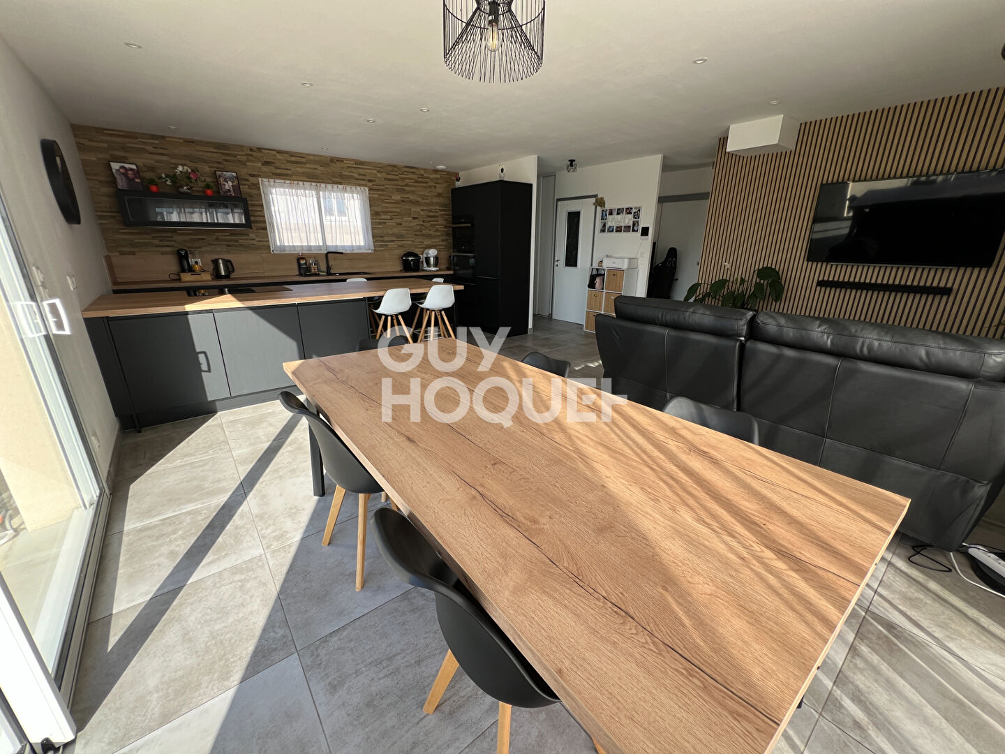 À VENDRE EN EXCLUSIVITÉ MAISON DE PLAIN-PIED AVEC VUE INCROYABLE SUR LES MONTS DU FOREZ