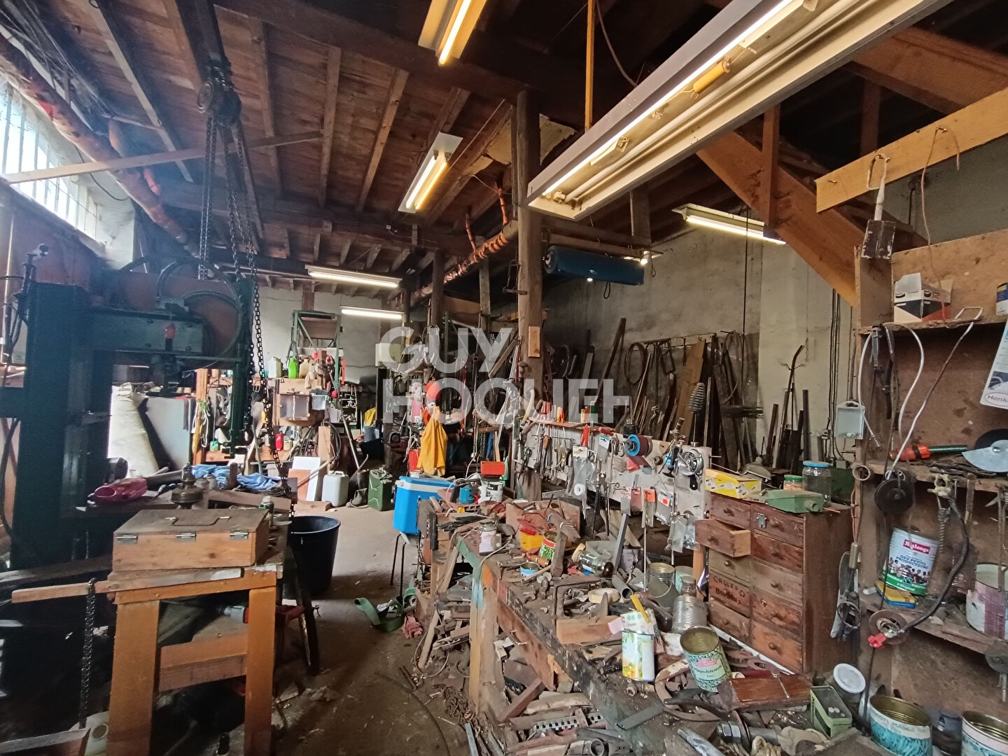 Sail-sous-Couzan - Ancien dépôt professionnel