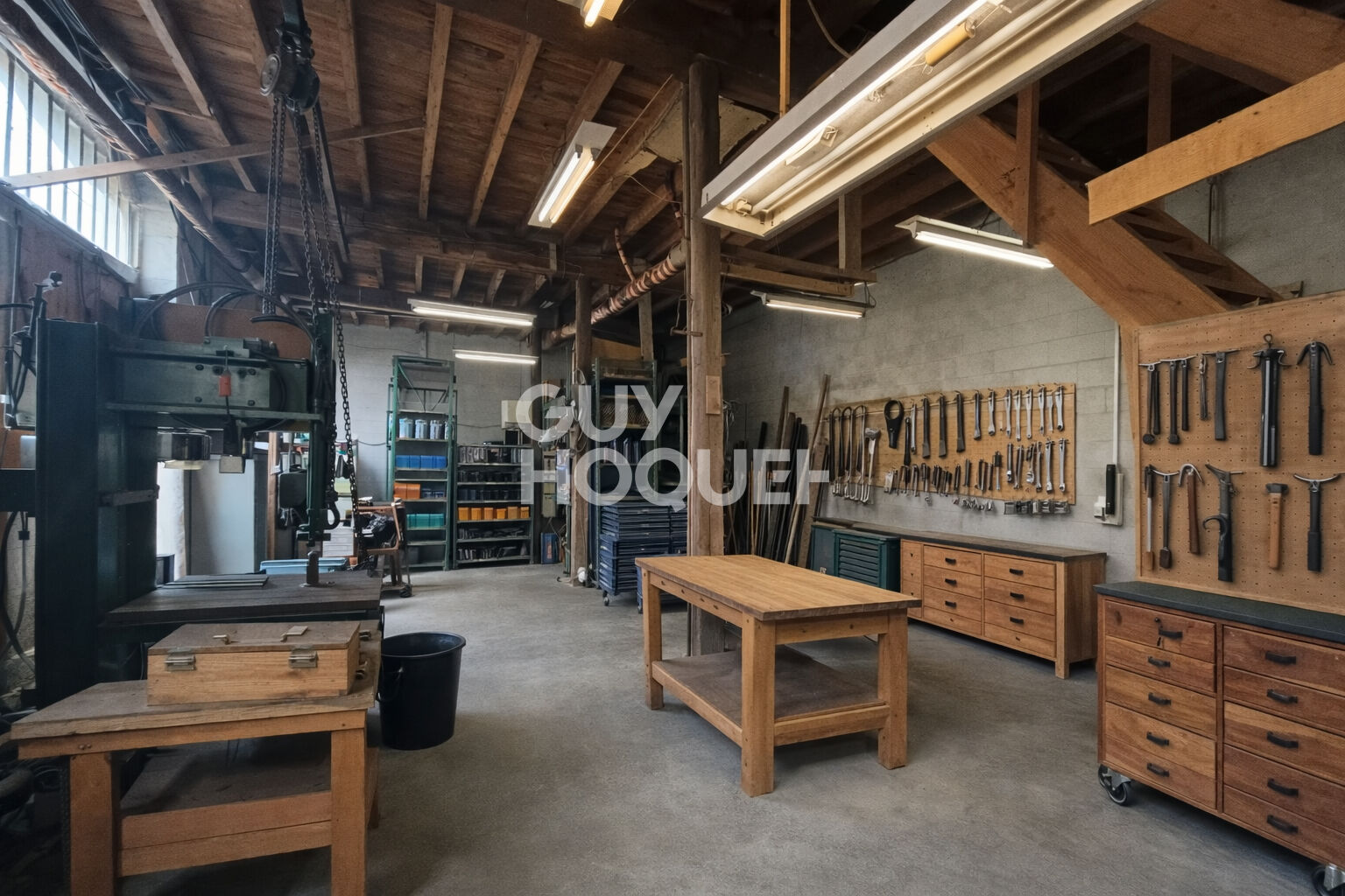 Sail-sous-Couzan - Ancien dépôt professionnel