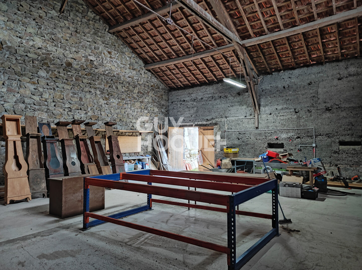 Dépôt Sainte Agathe La Bouteresse de 124 m2