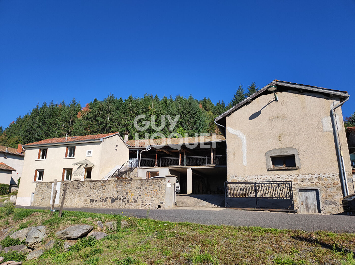 Maison située à Cezay de 105 m2 avec dépendances