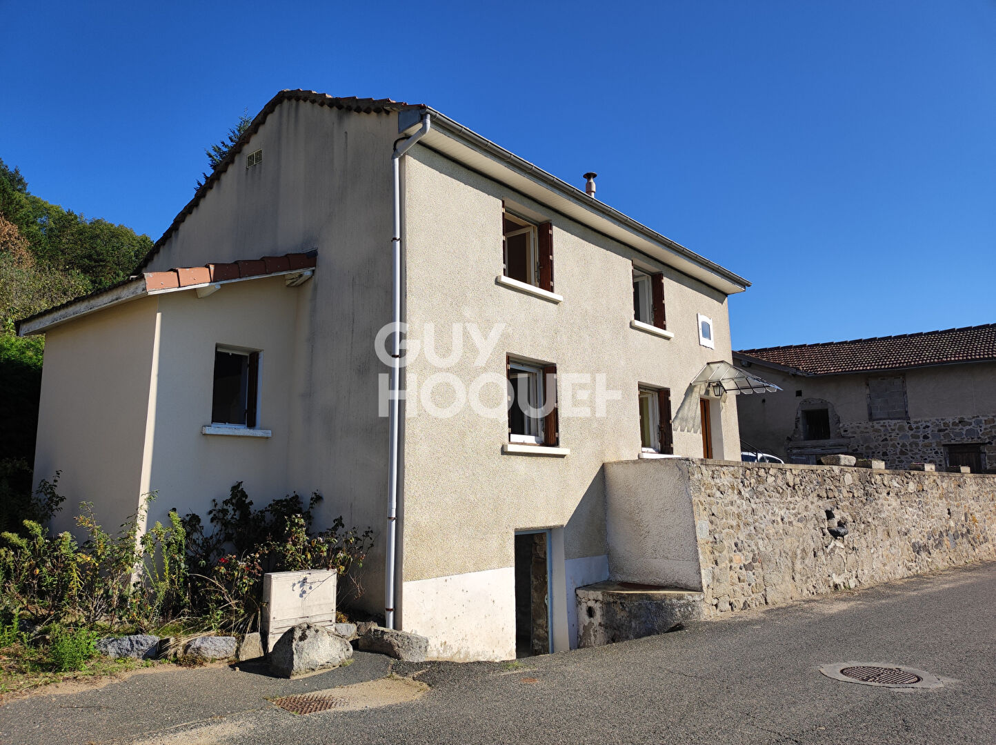 Maison située à Cezay de 105 m2 avec dépendances