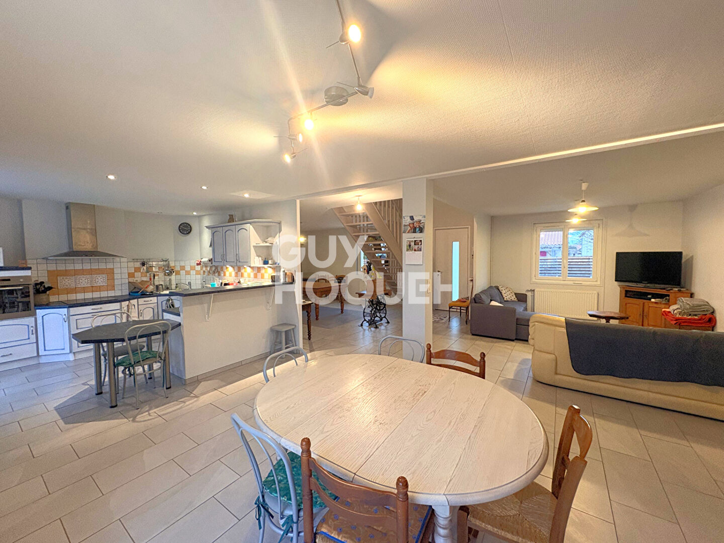 SAVIGNEUX /Centre-ville - Maison familiale