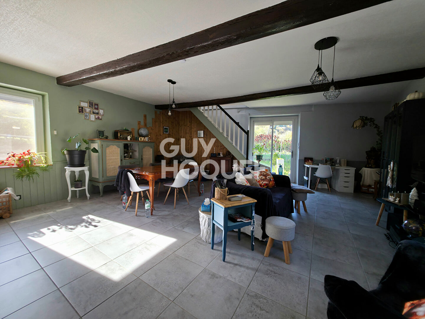 Maison idéale pour grande famille ou artisan !! 201 m² habitables et sous-sol complet !