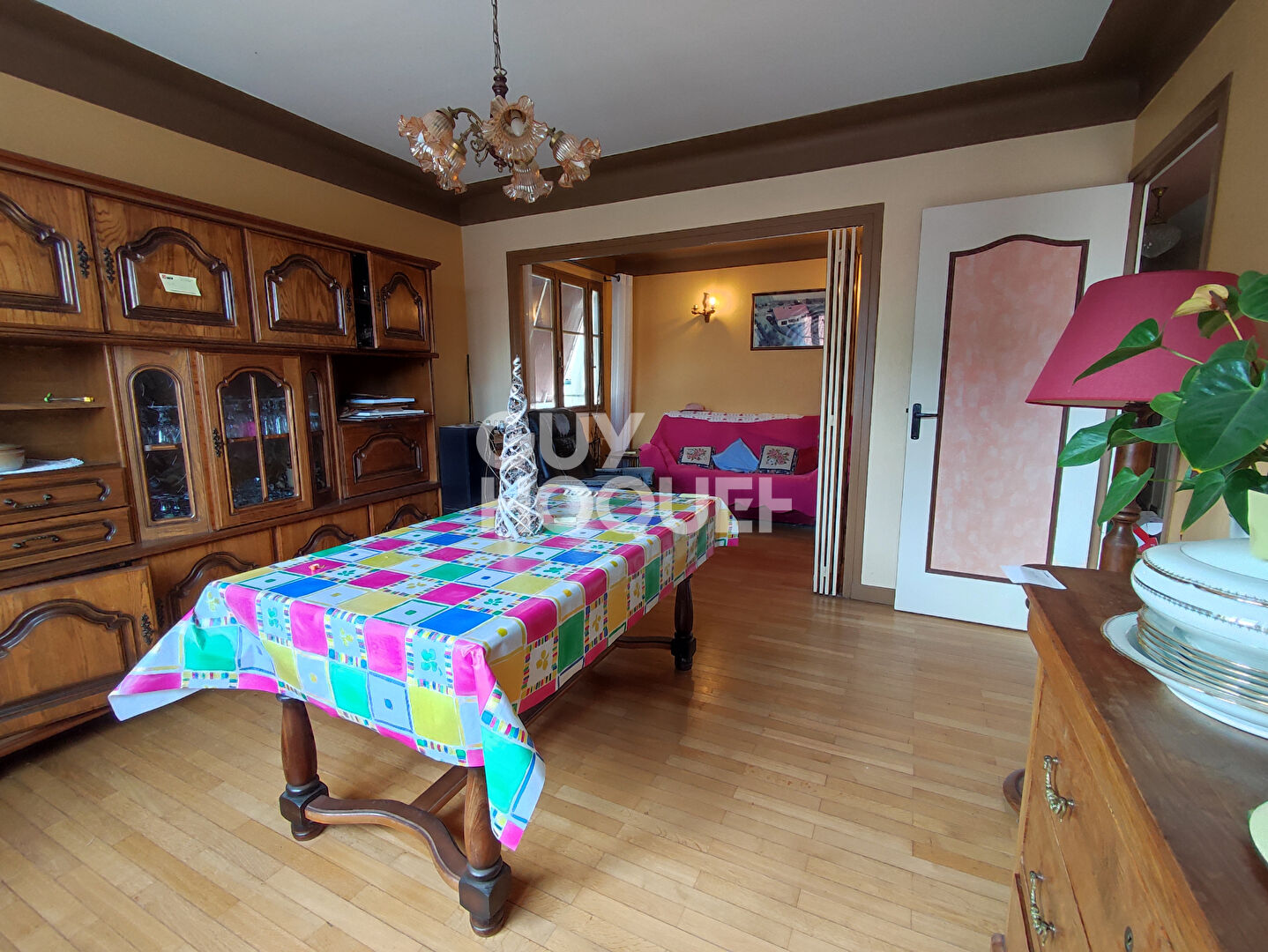 Charmante maison des années 1960 idéalement située .