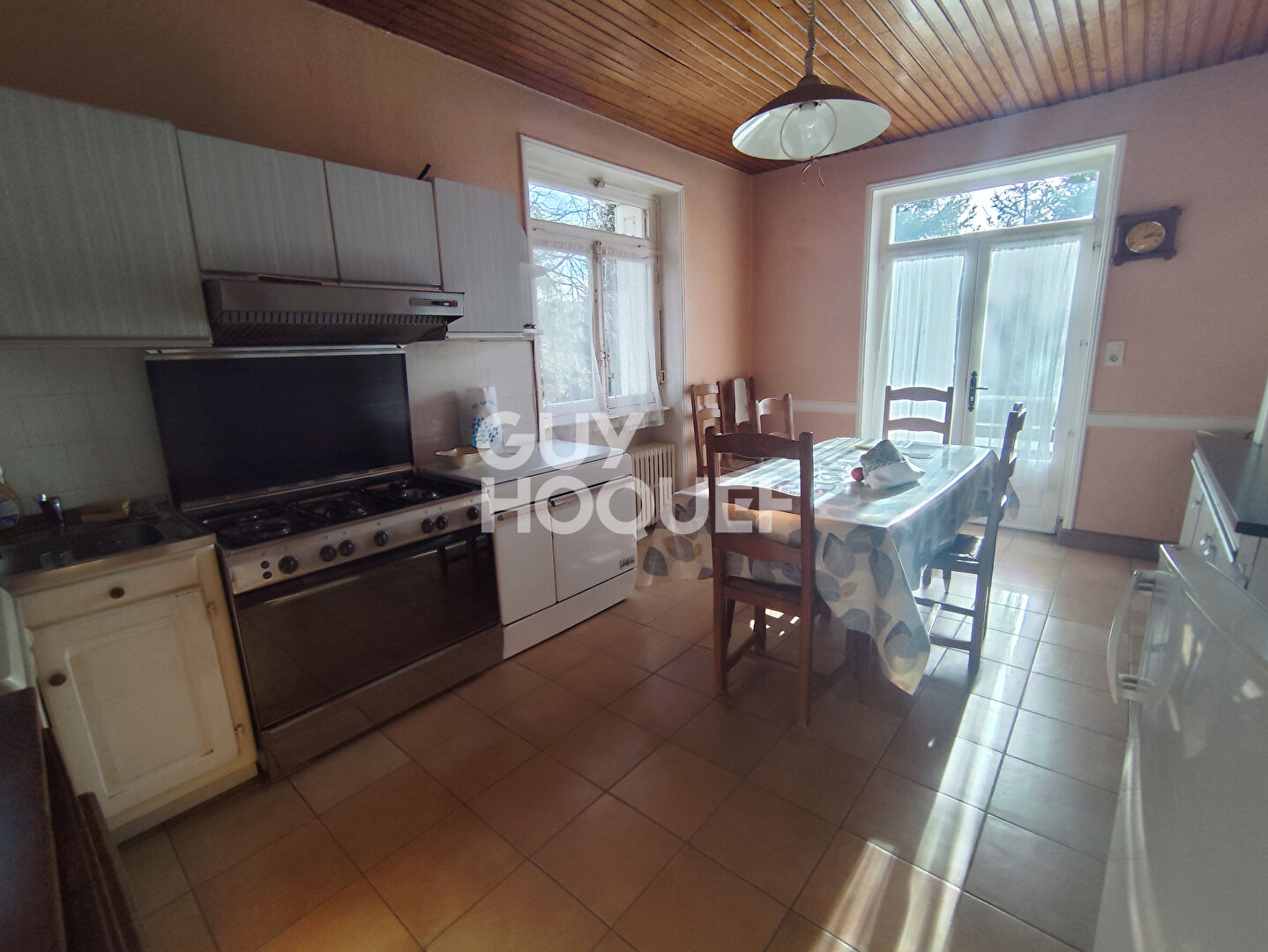 Maison située à Chalmazel Jeansagnière de 120m² avec dépendances