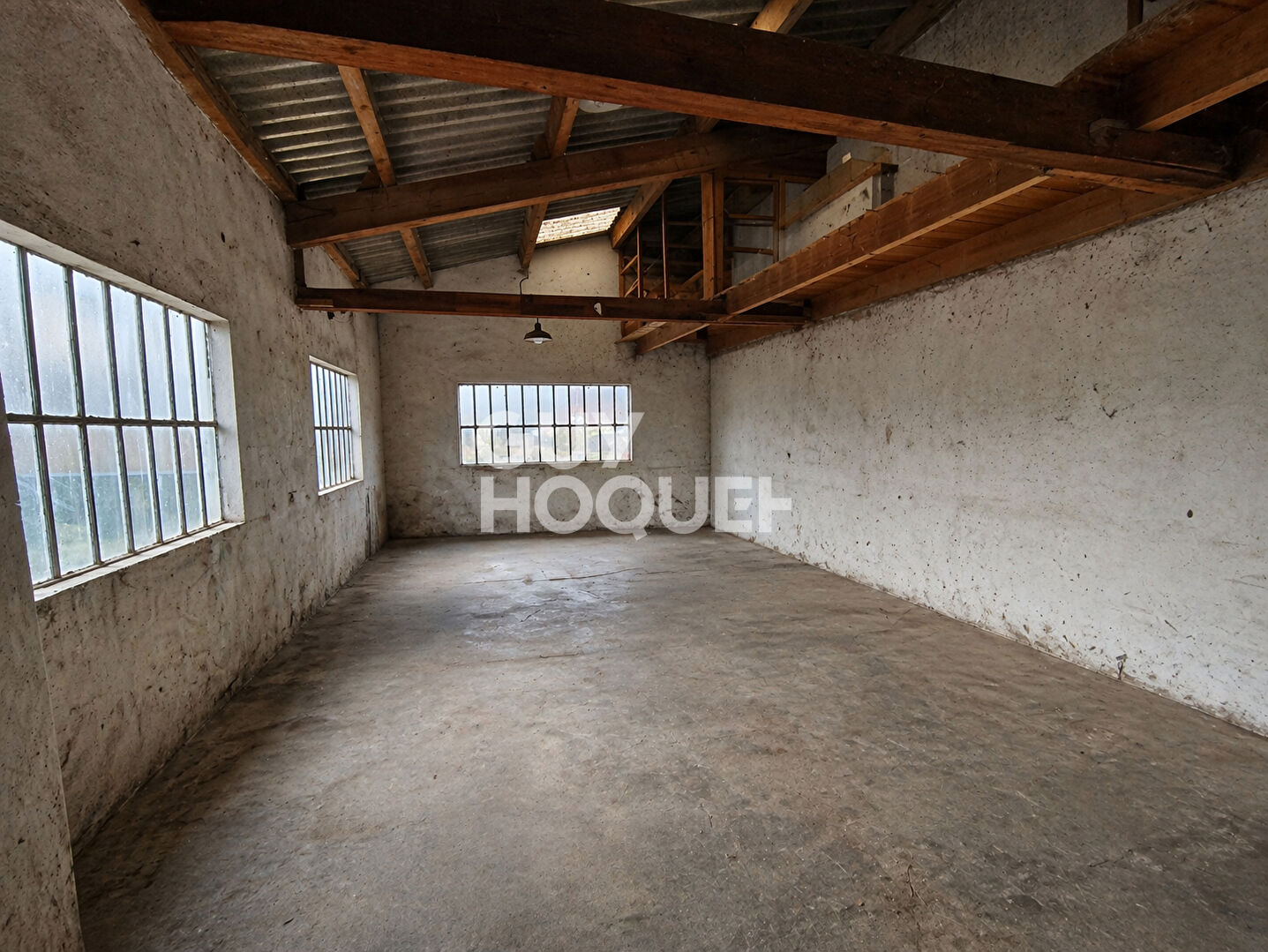 Dépôt  440 m2 + Maison 120 m2  Chalmazel Jeansagniere