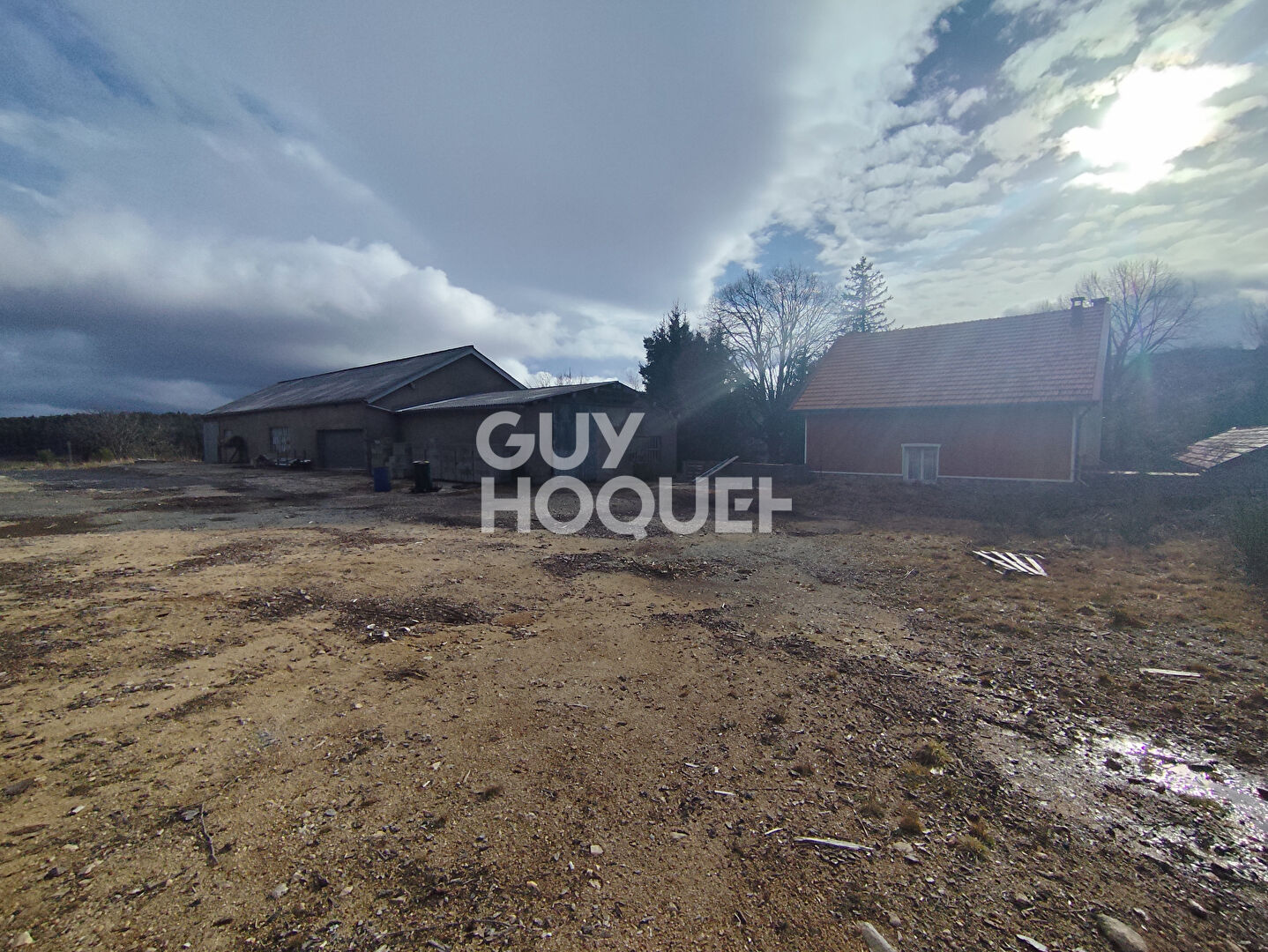 Dépôt  440 m2 + Maison 120 m2  Chalmazel Jeansagniere