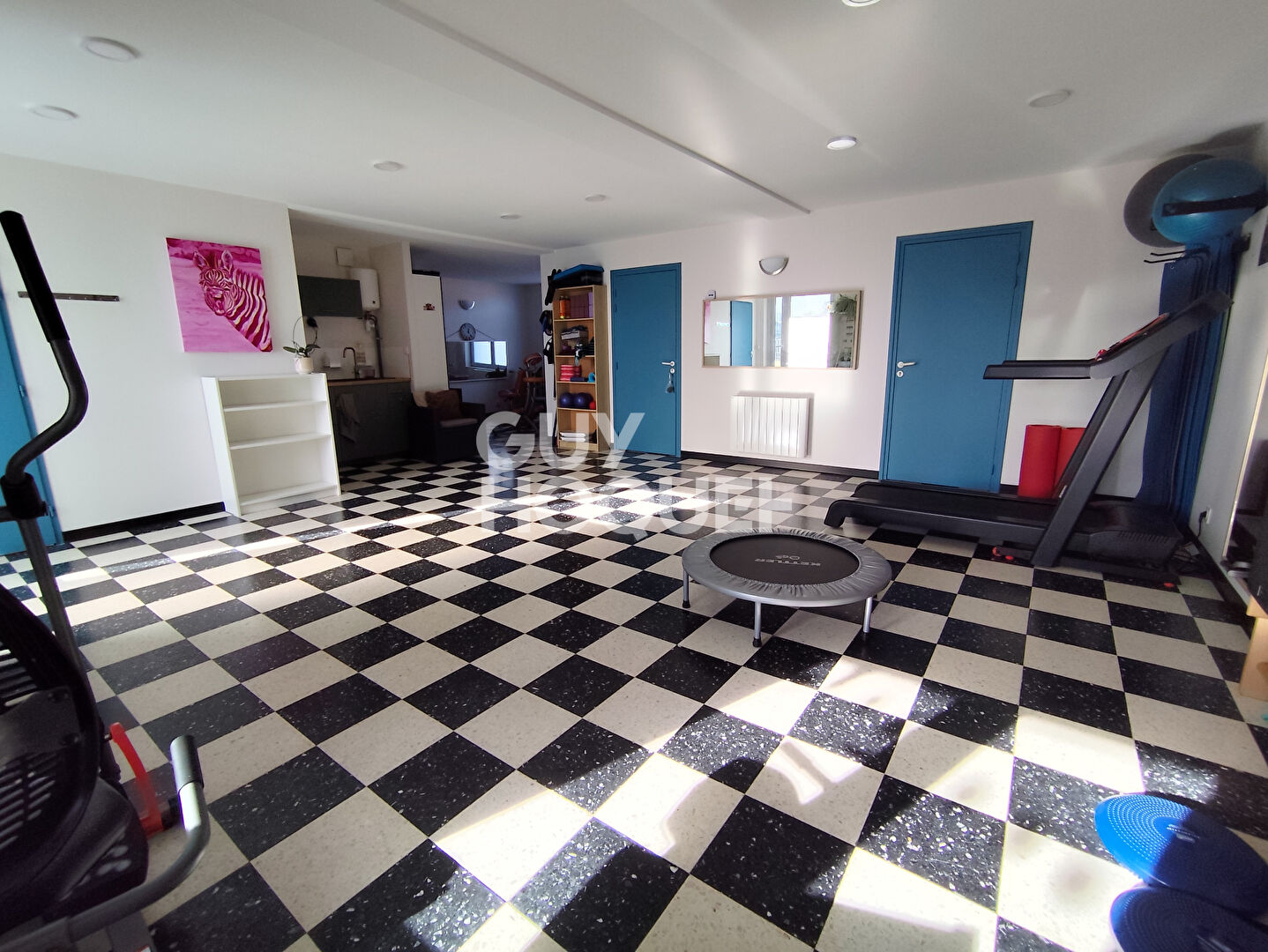 Tènement immobilier en cours de rénovation situé à Champoly