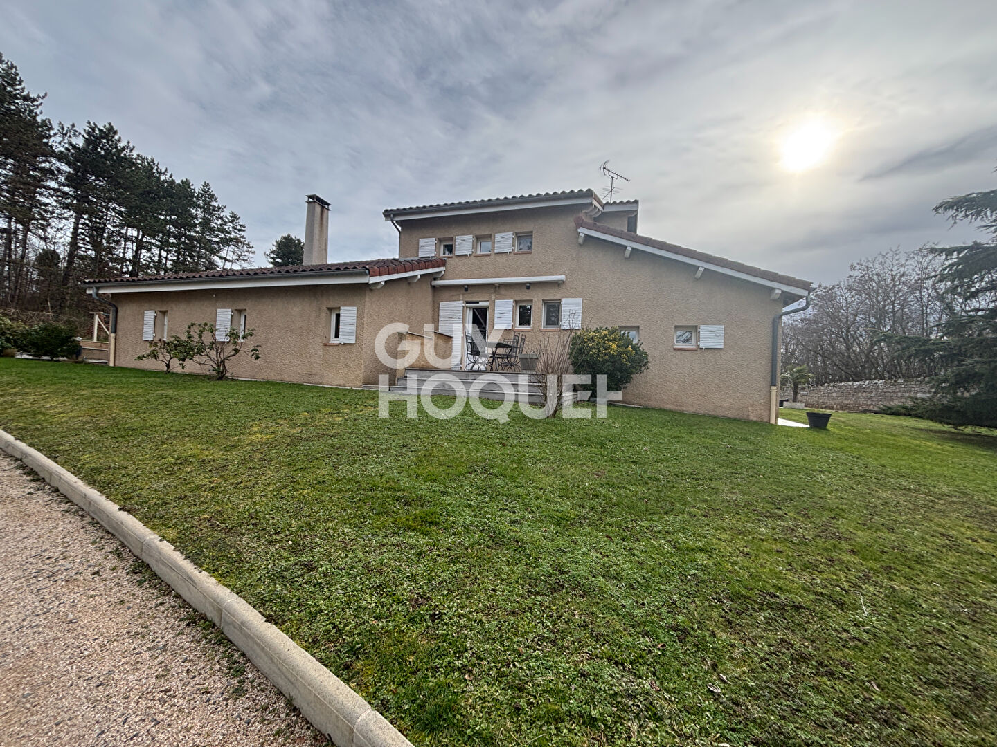 Maison familiale lumineuse avec beaux volumes ! À découvrir absolument !