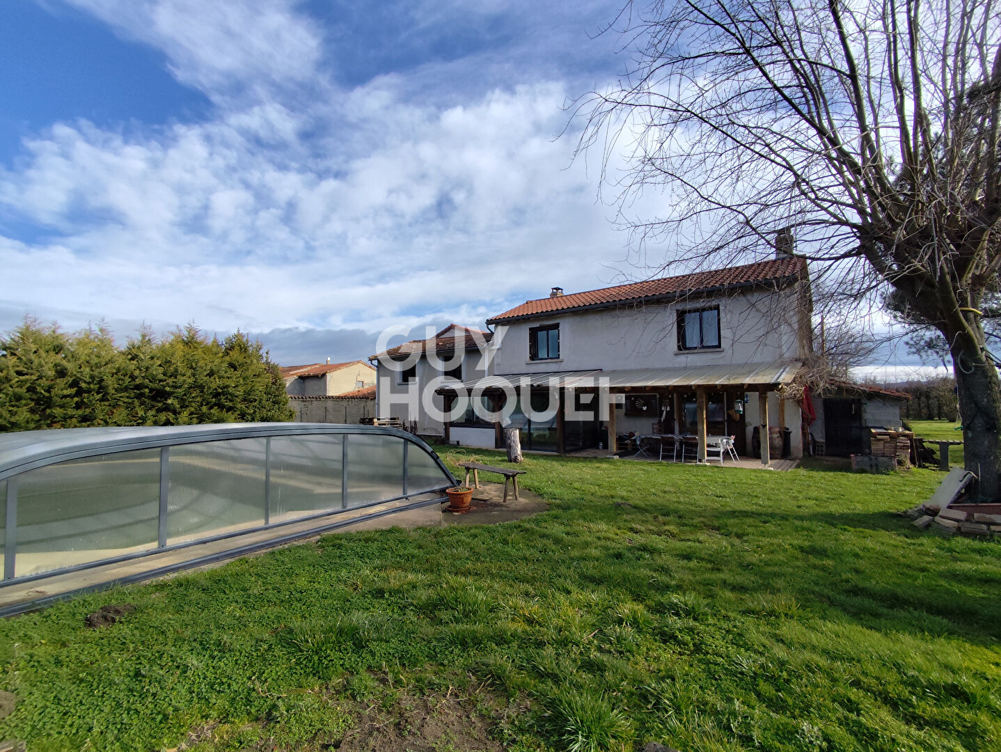 Maison spacieuse à vendre à Saint Romain le Puy