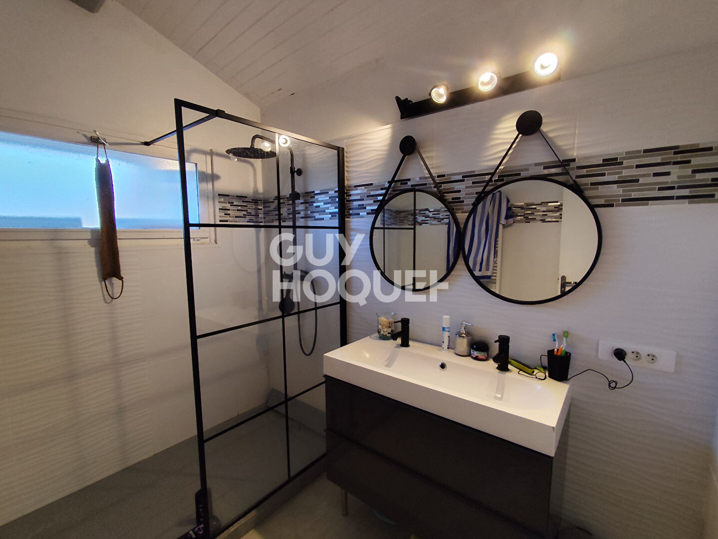 Maison spacieuse à vendre à Saint Romain le Puy