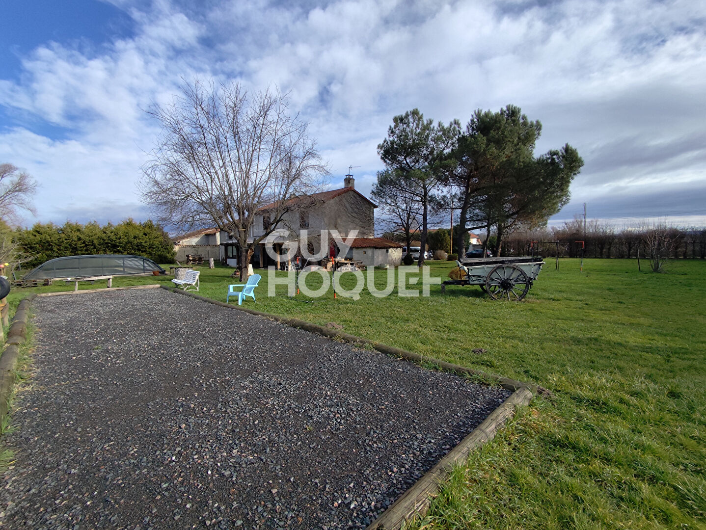 Maison spacieuse à vendre à Saint Romain le Puy