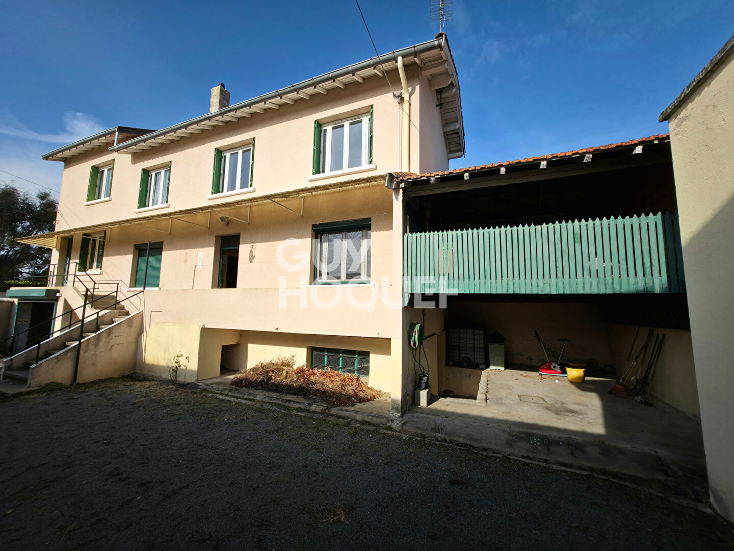 Maison avec bureaux indépendants, garage et dépendance - Idéal pro/perso