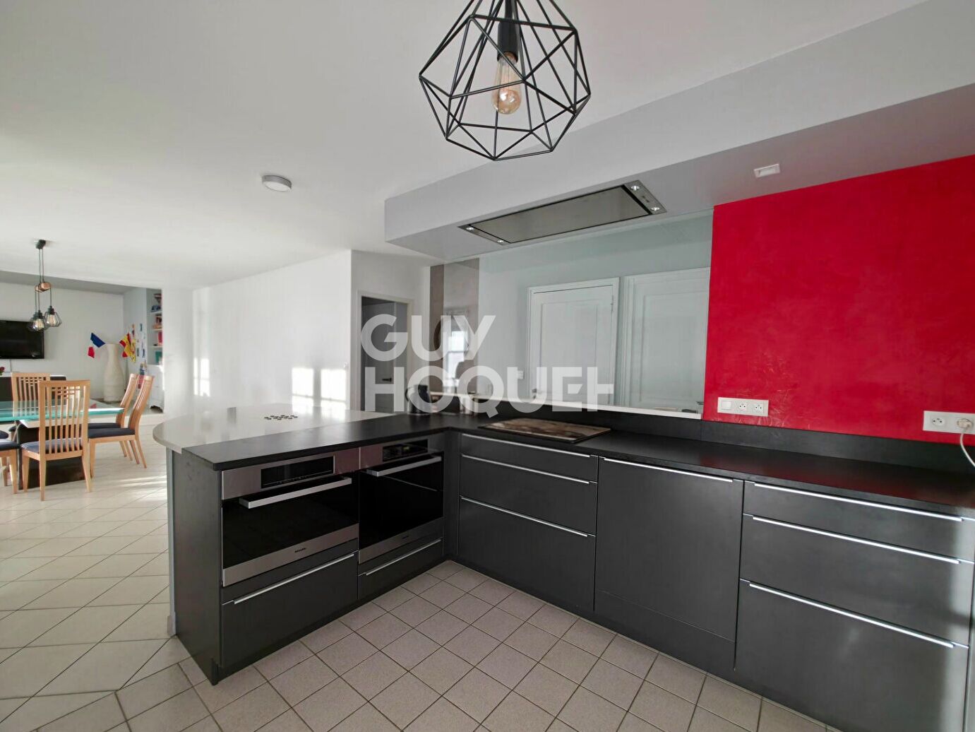 Maison avec piscine sur grand terrain arboré : calme, confort et qualité de vie au rendez-vous