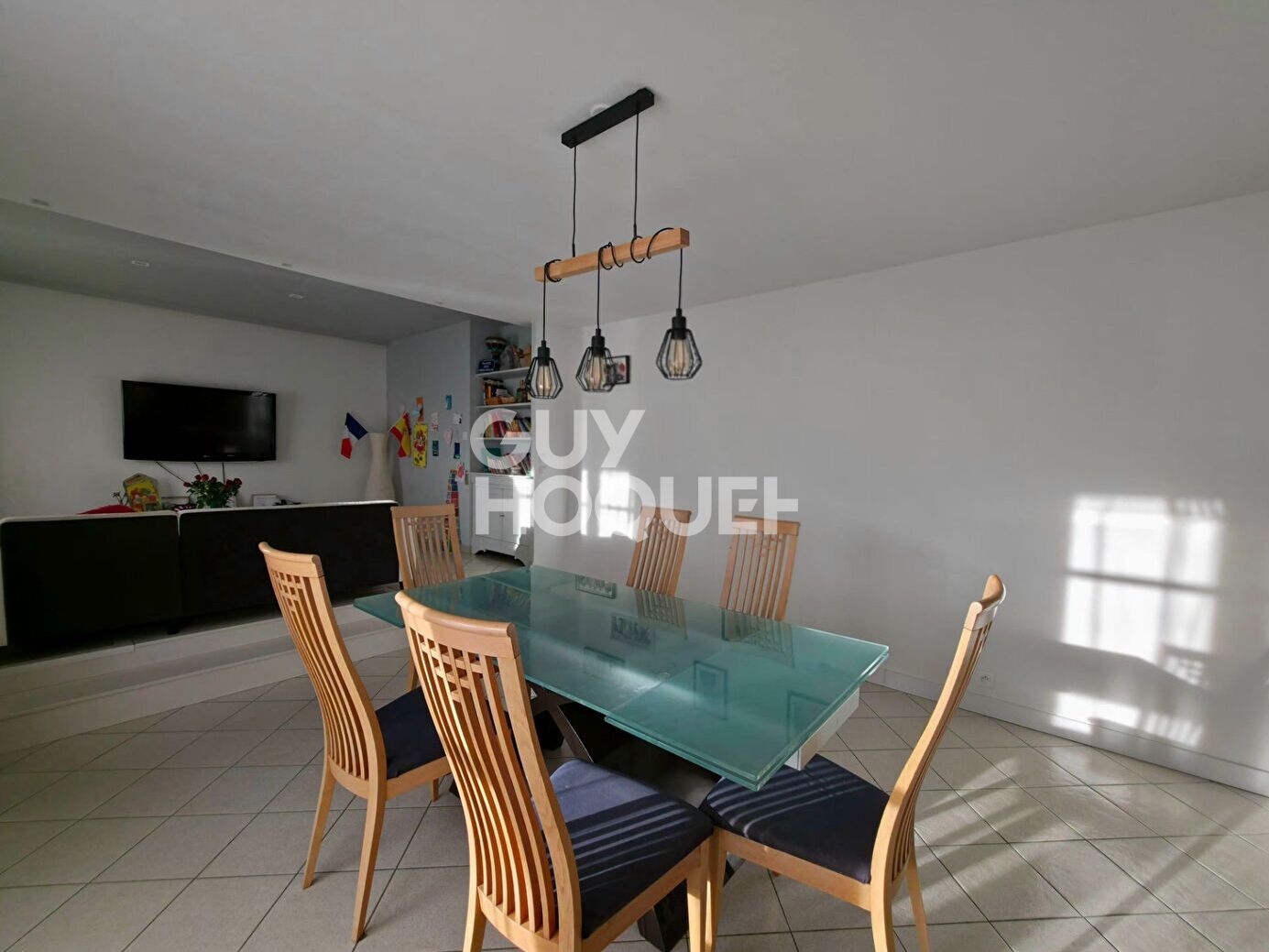 Maison avec piscine sur grand terrain arboré : calme, confort et qualité de vie au rendez-vous