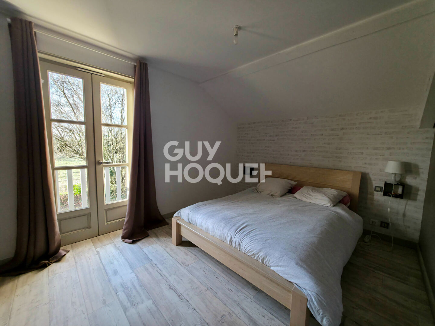 Maison avec piscine sur grand terrain arboré : calme, confort et qualité de vie au rendez-vous