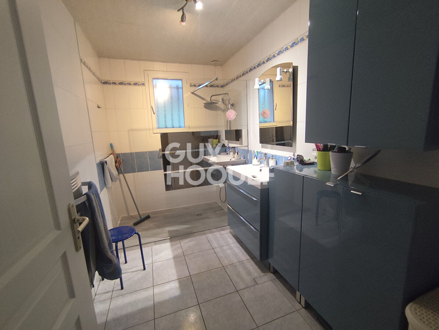 Maison  Bussy Albieux  de plain pied sur un terrain arboré de 2849 m²