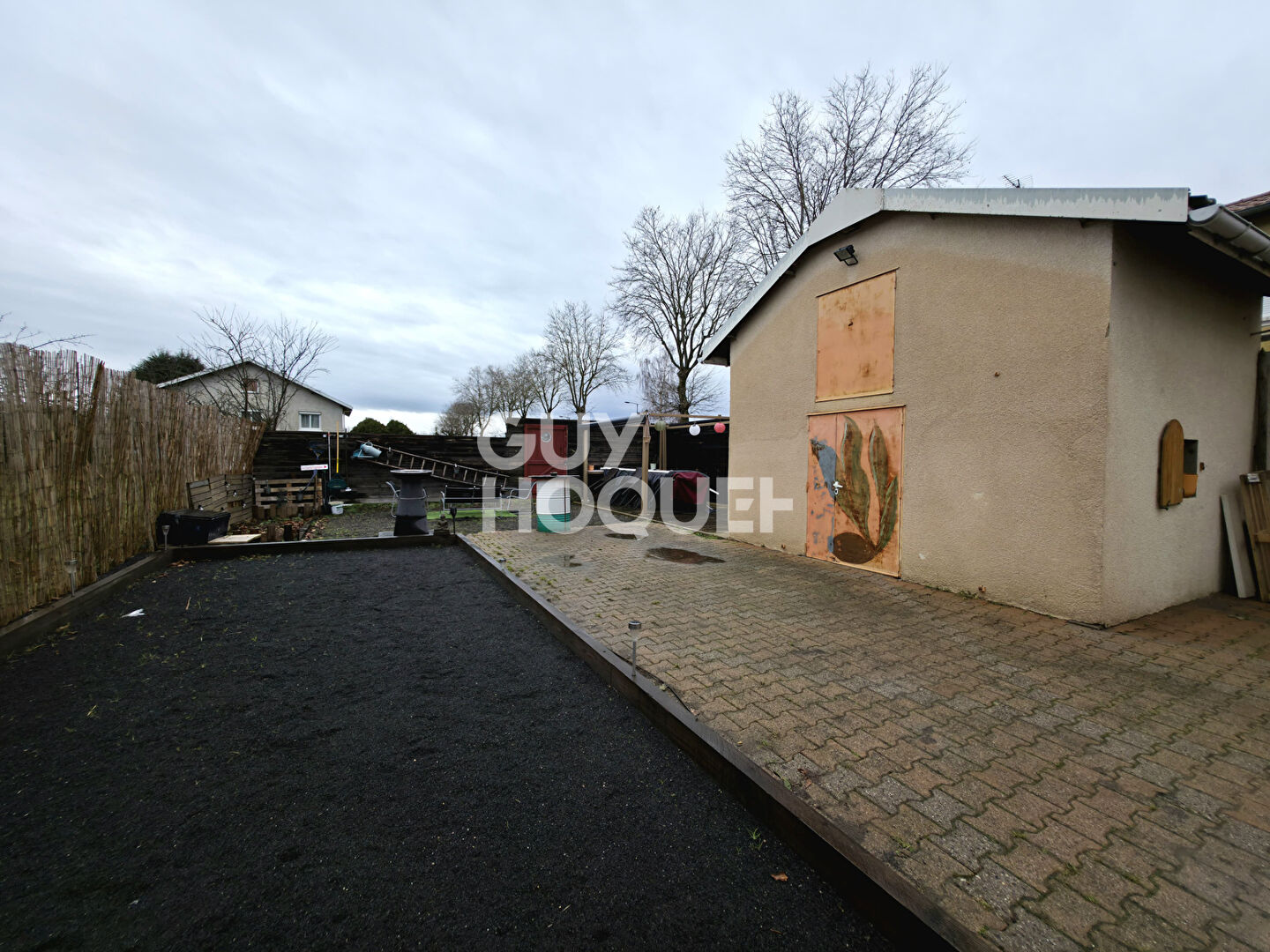 Charmante maison avec terrain, dépendance et espace loisirs. À découvrir sans tarder !