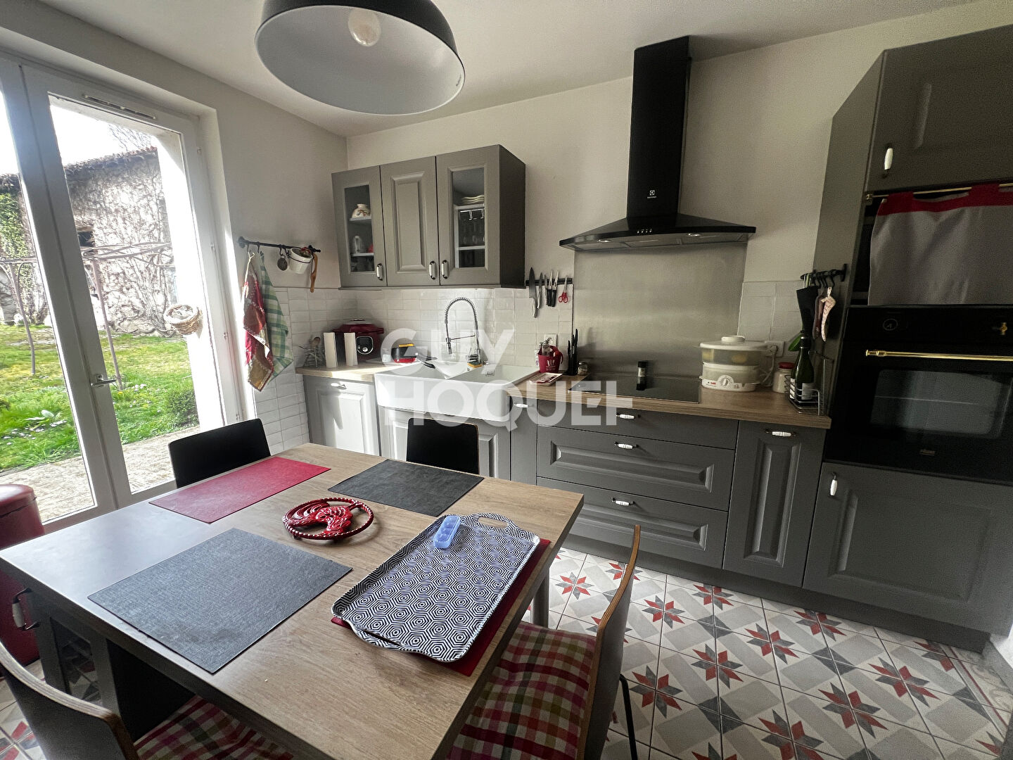 Maison d'exception à vendre à Nervieux - 5 pièces, 232 m² sur terrain de 10514 m²