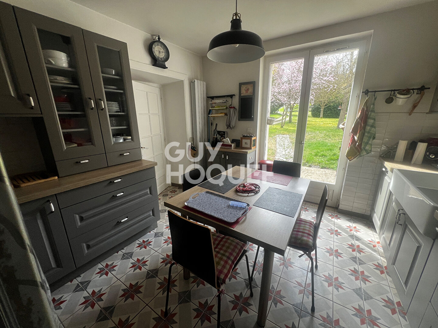 Maison d'exception à vendre à Nervieux - 5 pièces, 232 m² sur terrain de 10514 m²