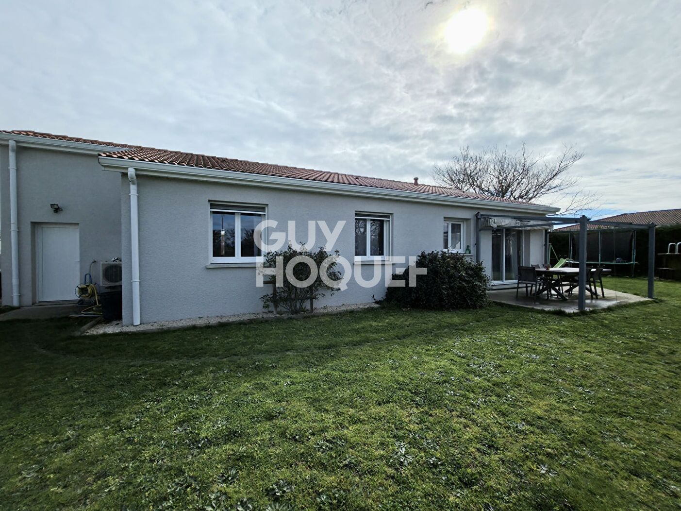 Maison plain-pied 2018 - 95 m² - 3 chambres - Piscine - Terrain 741 m² - Poncins