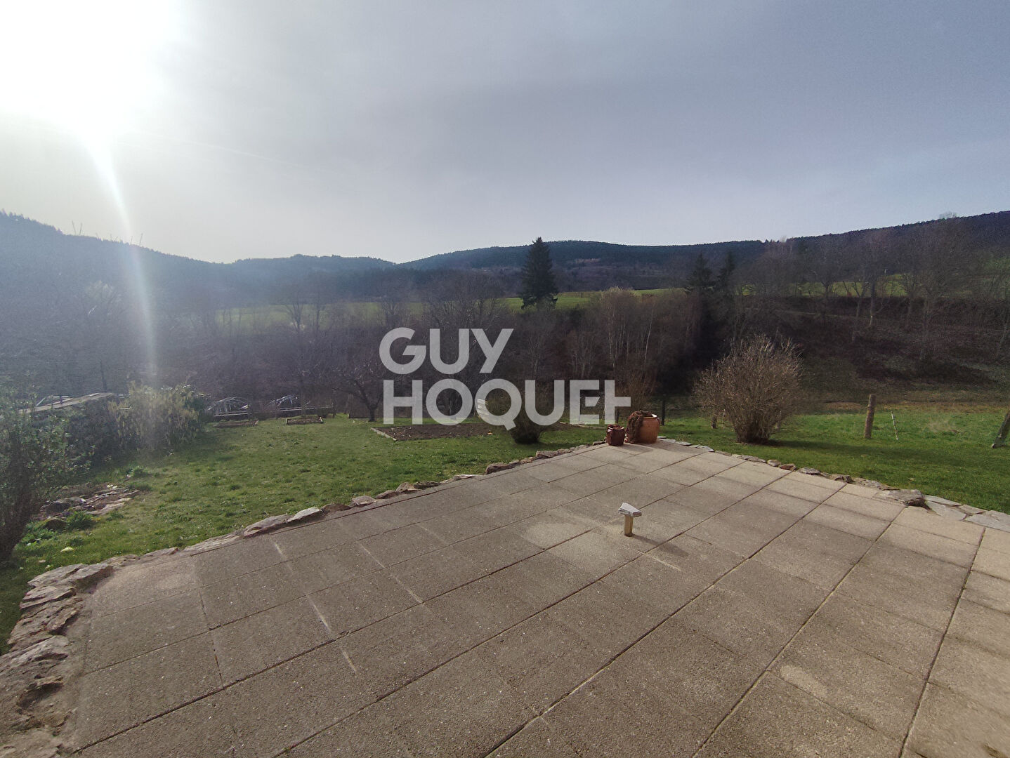 Maison en pierre avec dépendances