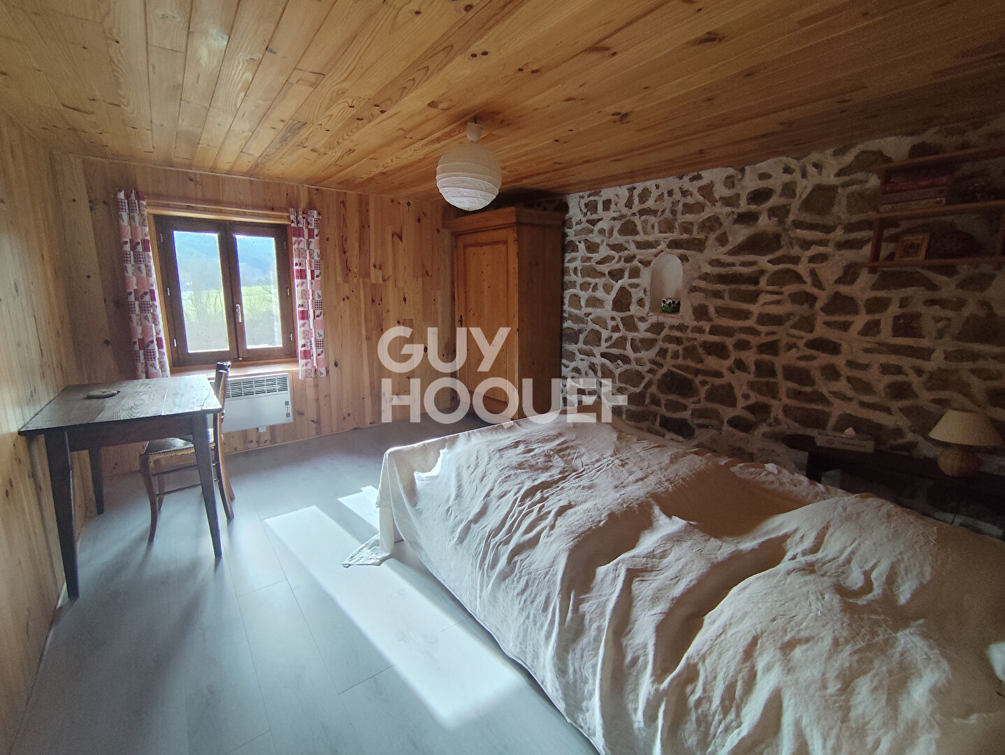 Maison en pierre avec dépendances