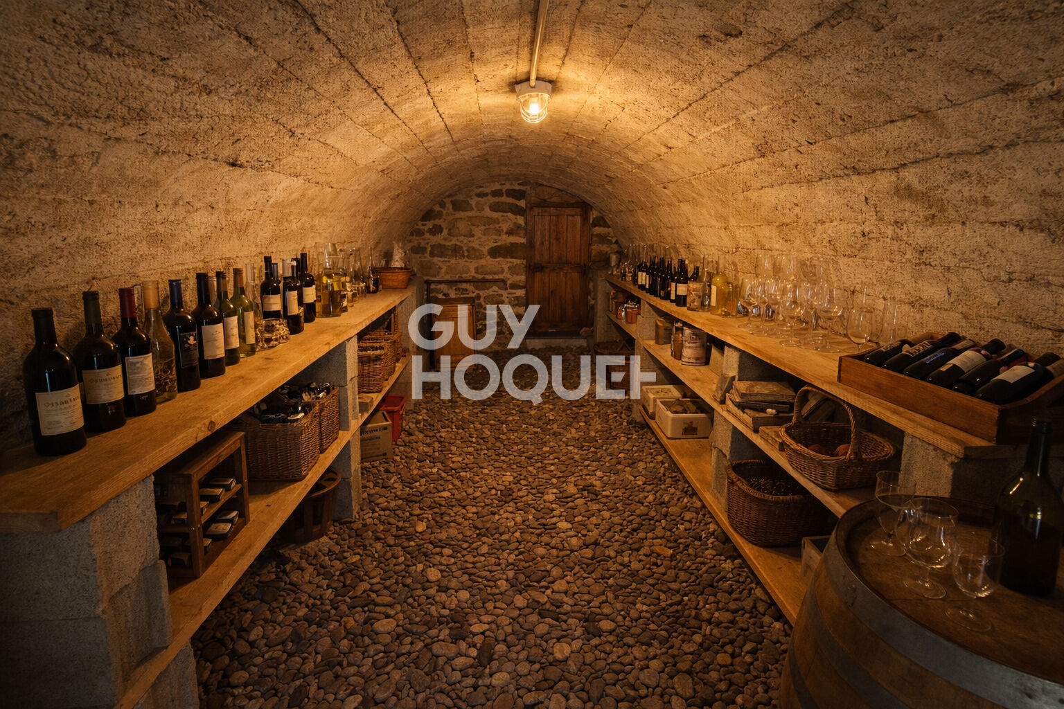 Maison en pierre avec dépendances