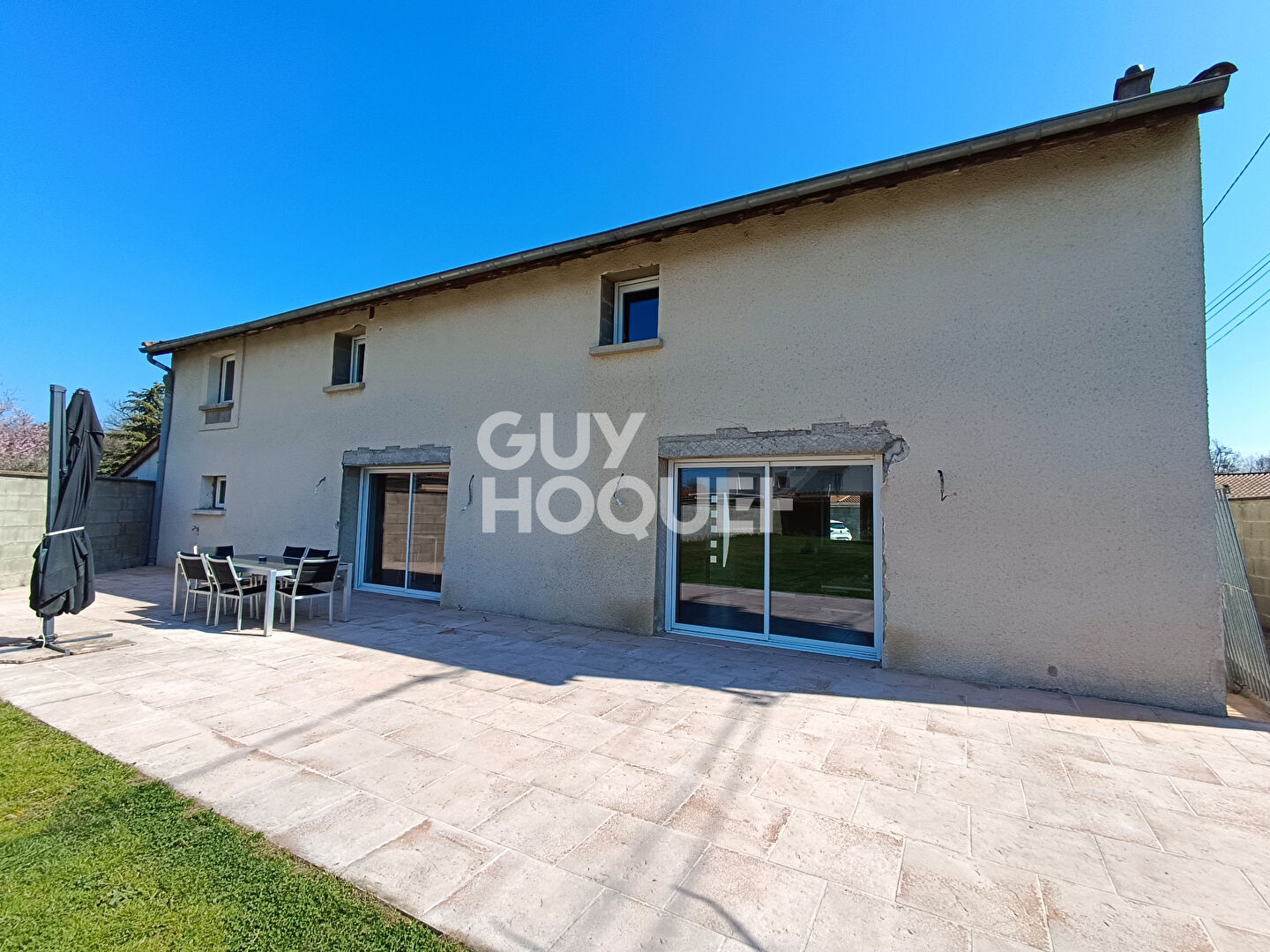 Corps de ferme rénové avec cachet de140 m², Terrain 1400 m² à Cuzieu