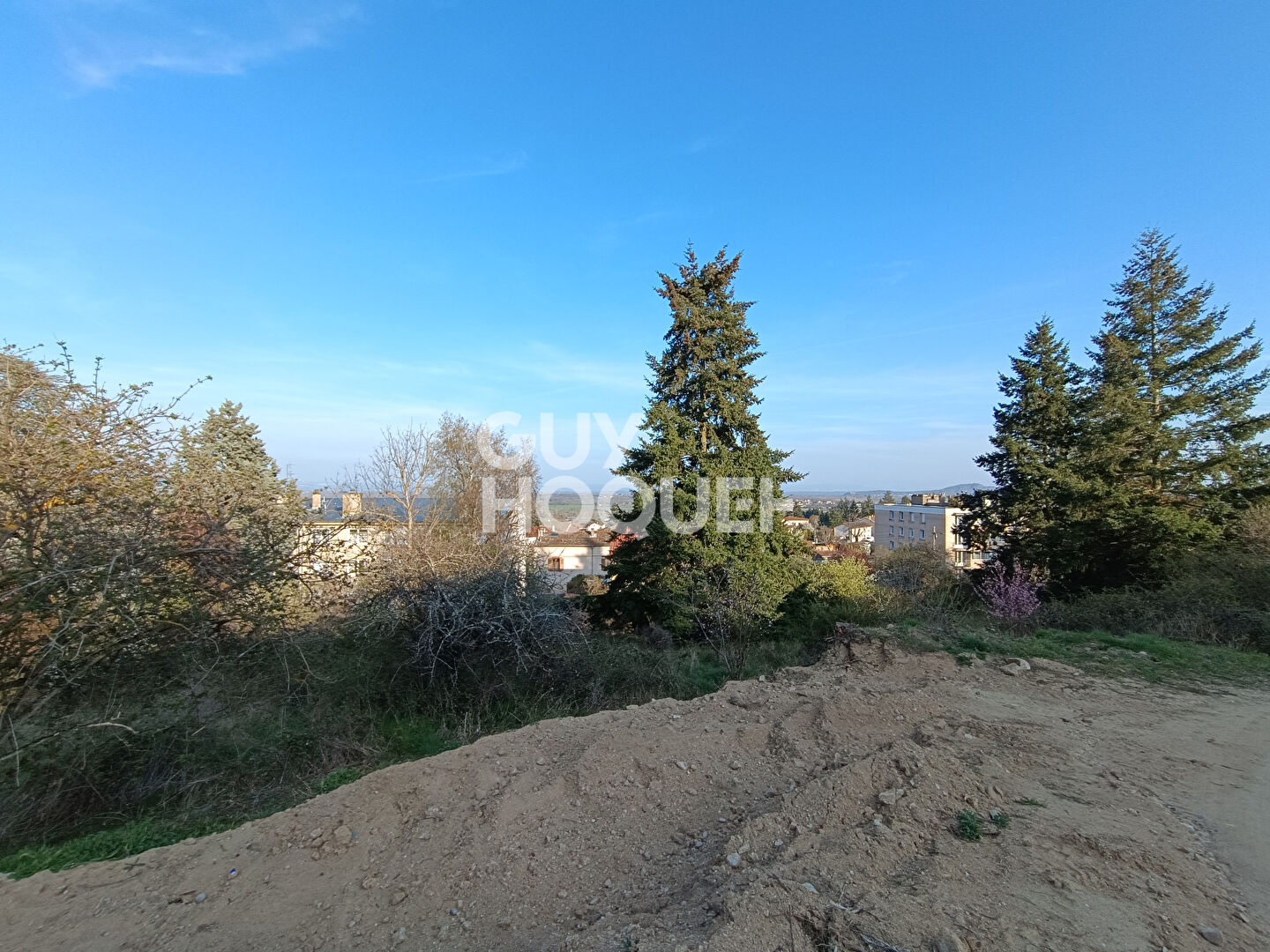 Boën-sur-Lignon   parcelle viabilisée  709 m²