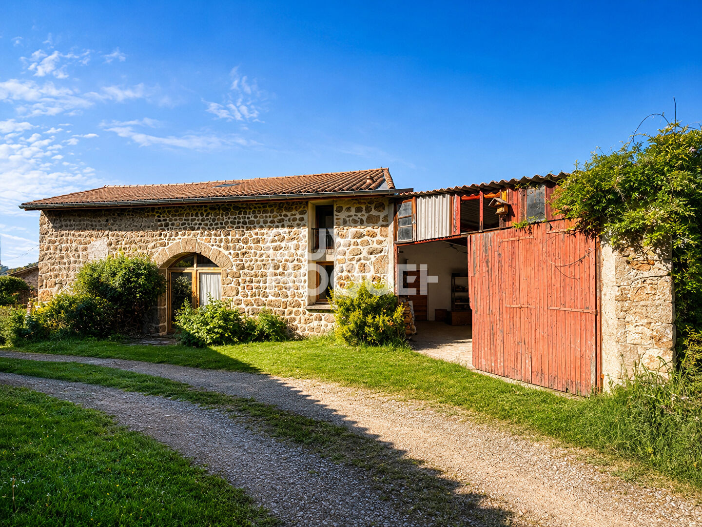 Maison en pierre à  Verrieres En Forez