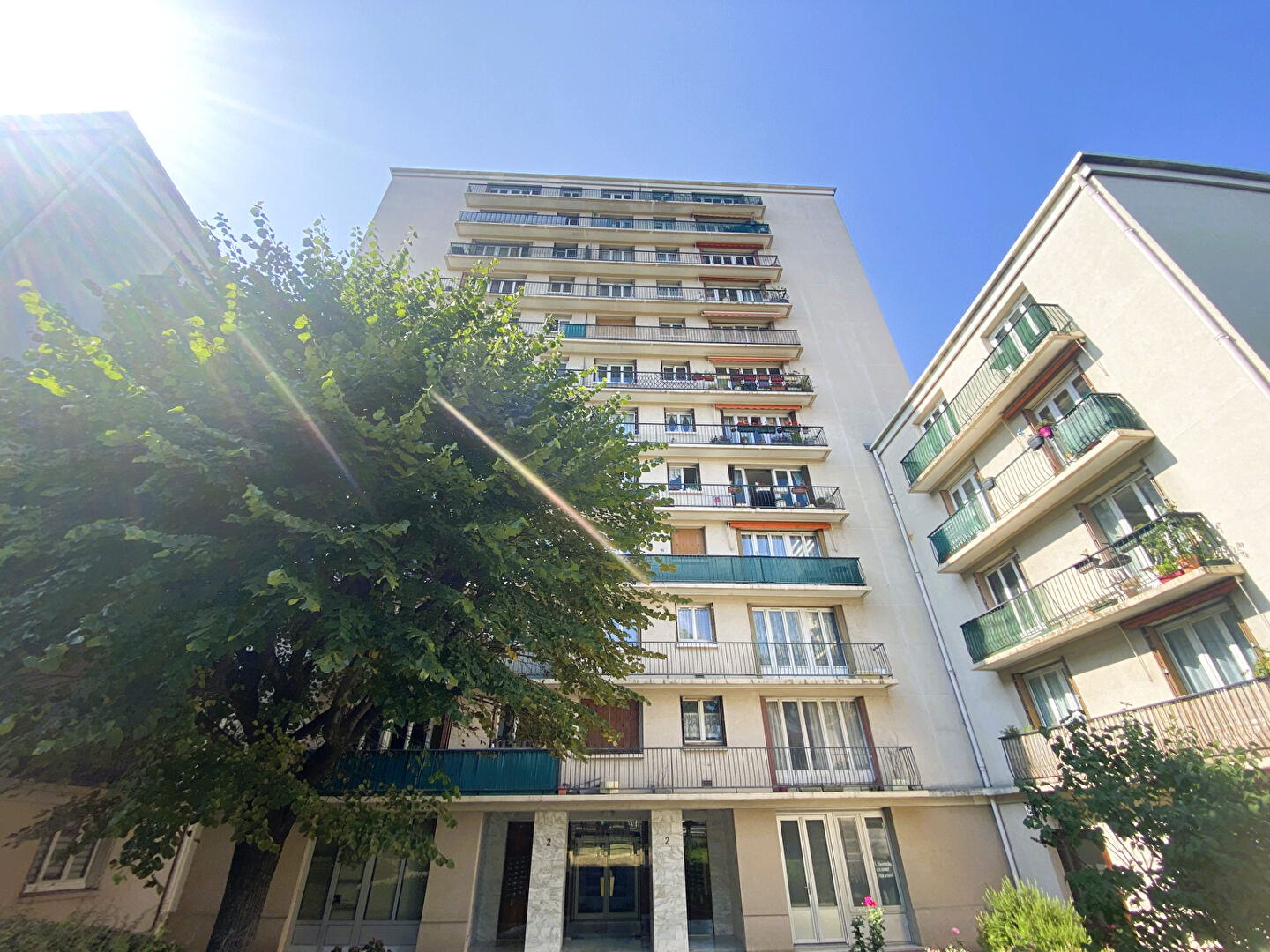 EXCLUSIVITE GUY HOQUET - Grand appartement de 4 pièces avec vue dégagée à Bagneux