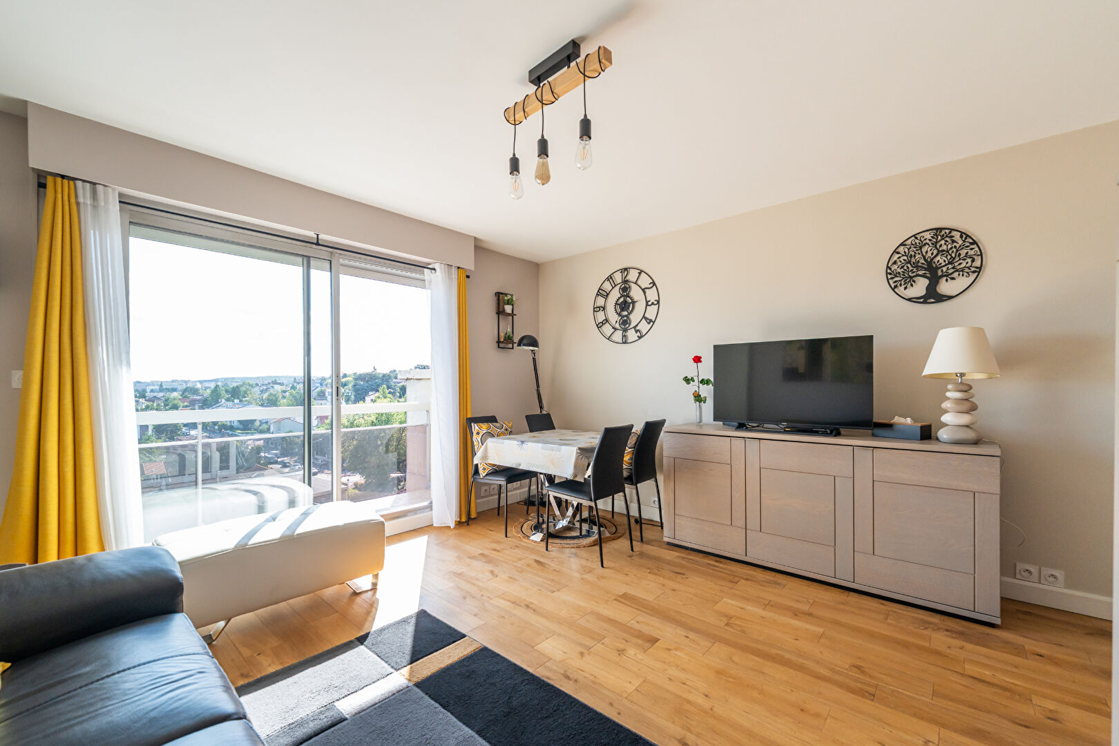 Dernier étage - 3 pièces en Parfait état avec terrasse