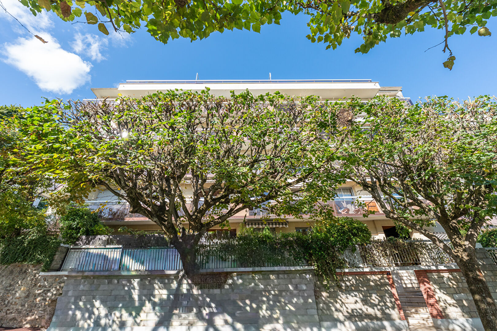 Dernier étage - 3 pièces en Parfait état avec terrasse