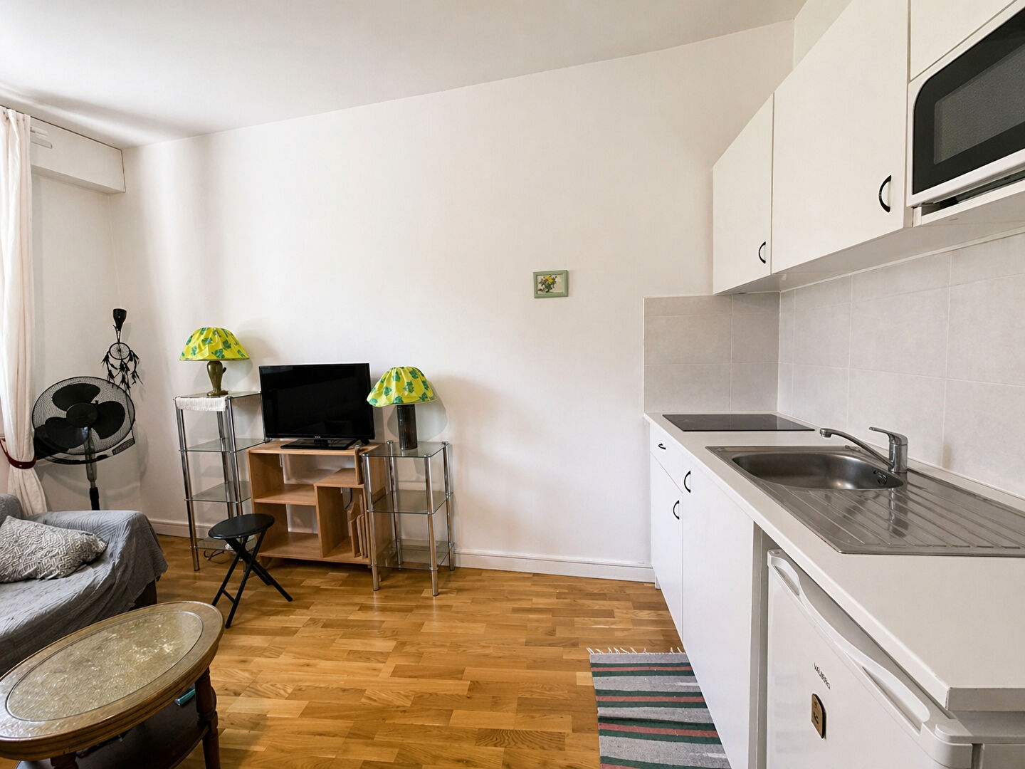 GUY HOQUET - Studio 23 m2 proximité immédiate du centre ville et RER