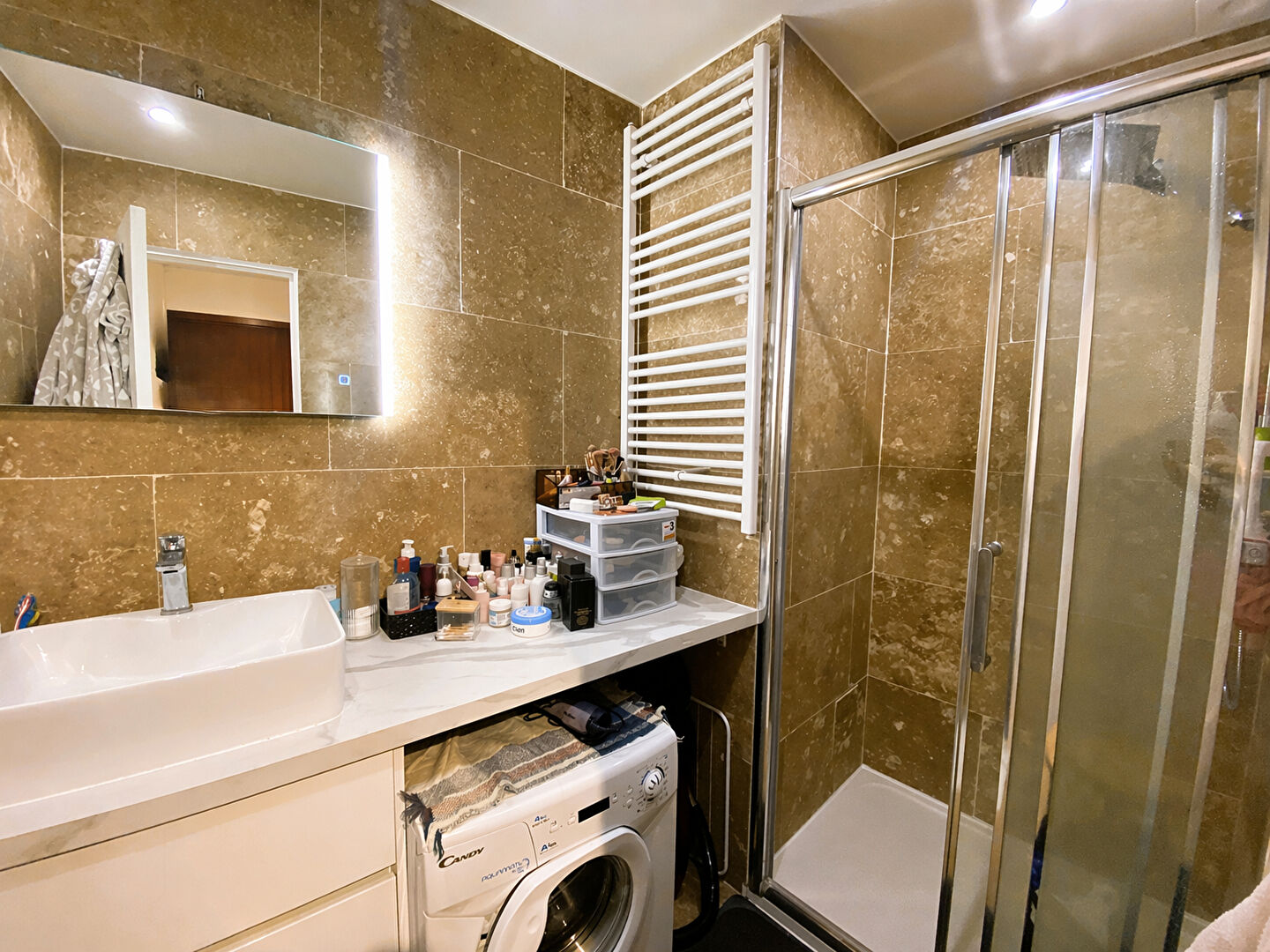 GUY HOQUET - Studio 23 m2 proximité immédiate du centre ville et RER