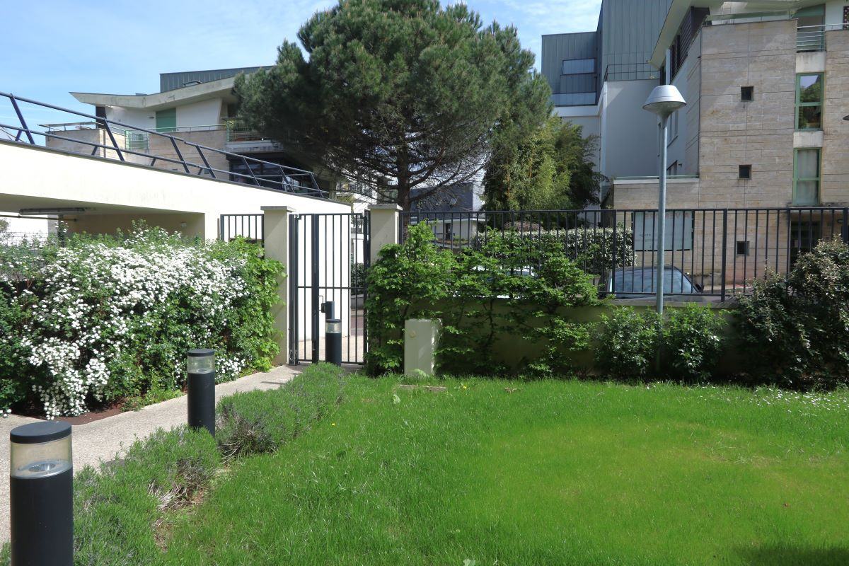 À vendre ? Appartement 2 pièces avec loggia et parking à Sceaux