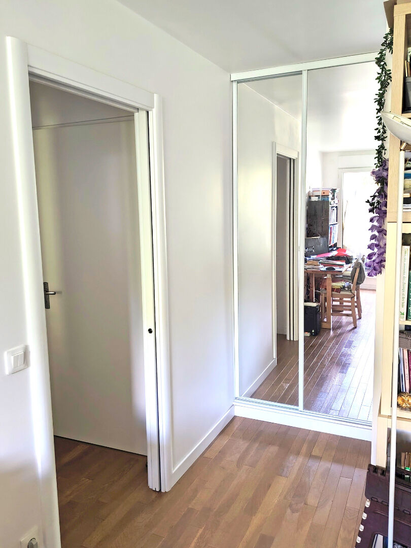 À vendre ? Appartement 2 pièces avec loggia et parking à Sceaux