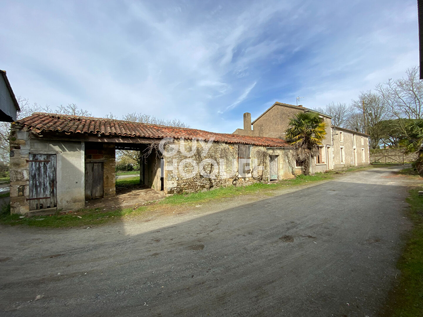 Maison Saint Valèrien à rénover sur 5360 m² de terrain