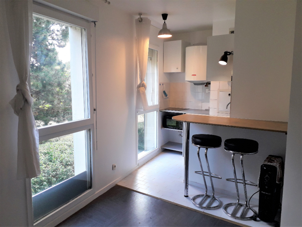 Appartement 1 pièce d'environ 22 m² + Parking à louer à Joinville-Le-Pont (94340).