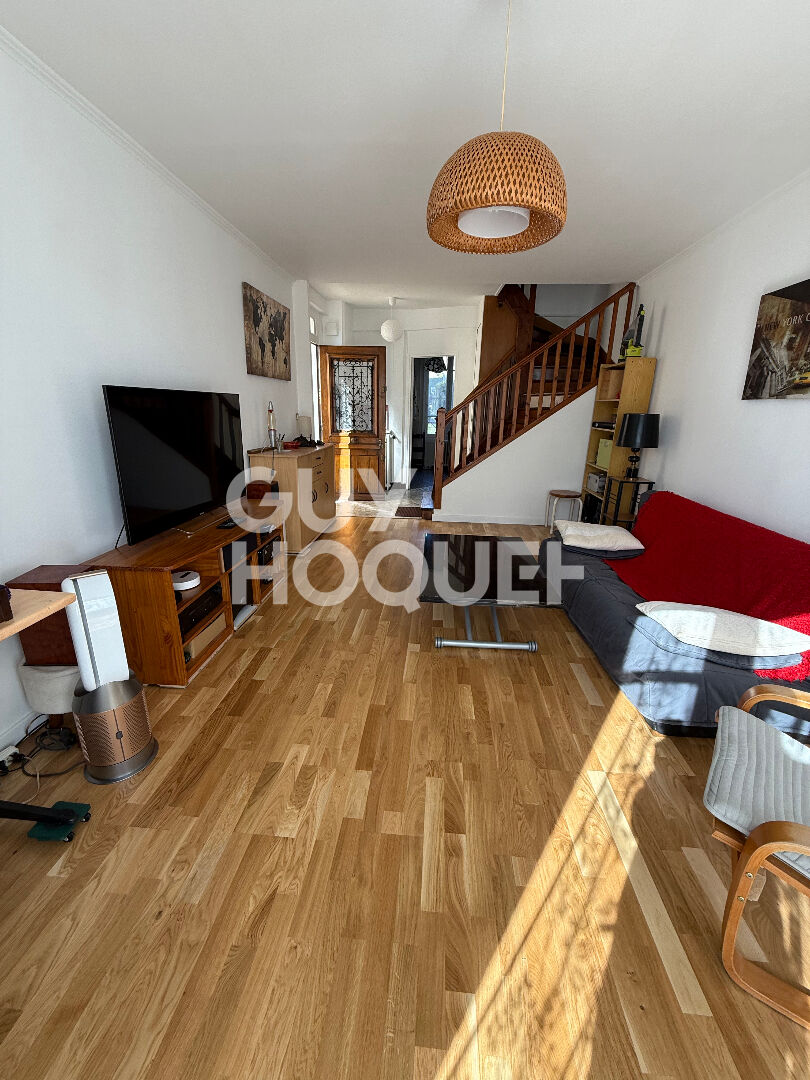 Charmante maison avec jardin et atelier, proche de toutes commodités