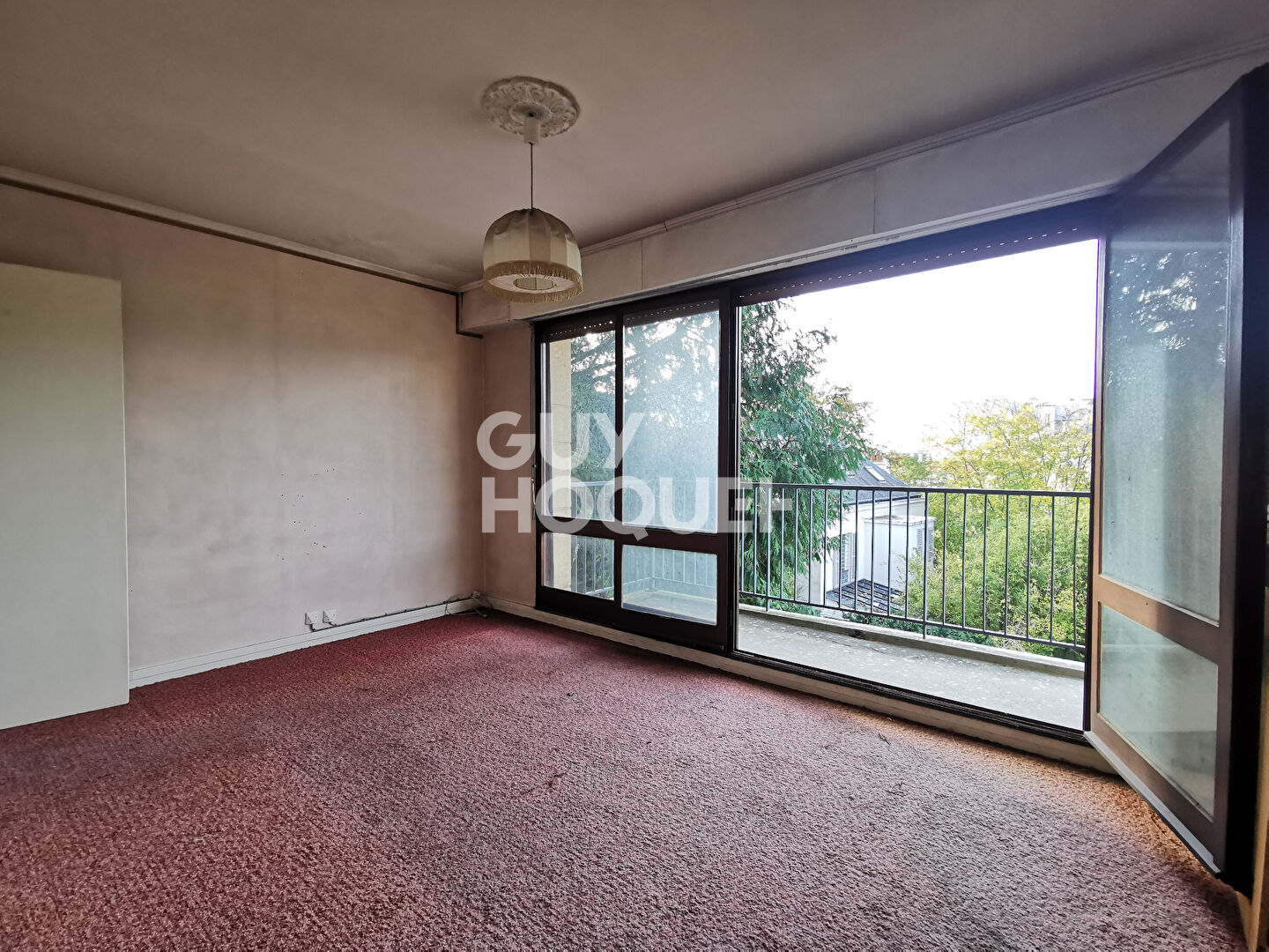 Rue de l'Audience studio de 18 m² à rénover + local/cchambre annexe de 13 m²