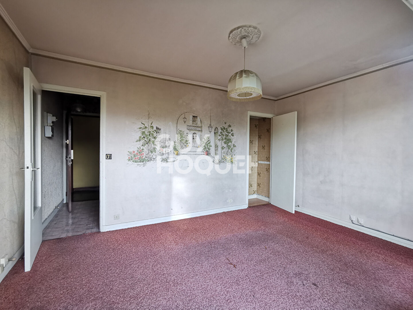 Rue de l'Audience studio de 18 m² à rénover + local/cchambre annexe de 13 m²