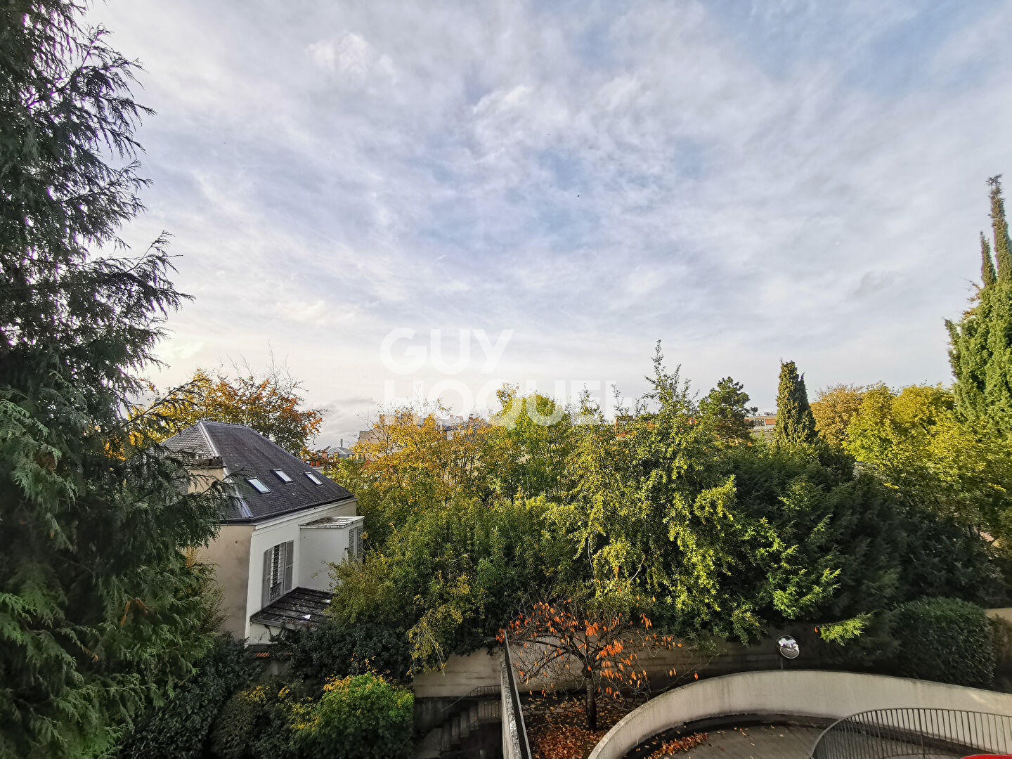 Rue de l'Audience studio de 18 m² à rénover + local/cchambre annexe de 13 m²